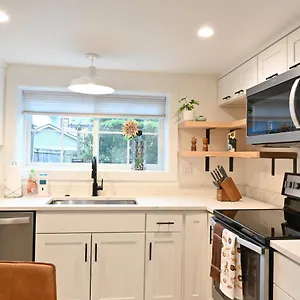 Holiday home Modern And Warm House, Seattle