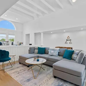  Holiday home Stylish Townhome - Foosball Table, Laundry, Parking! United States